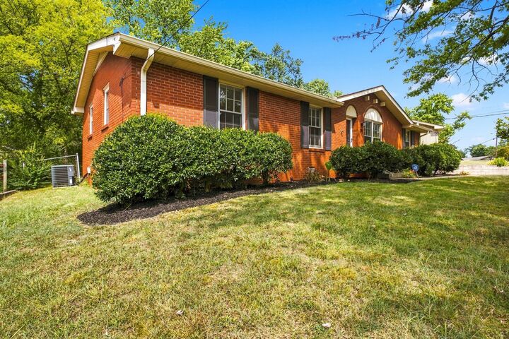 Property Photo: 211 Blue Ridge Dr TN 37138