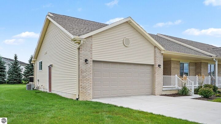 Property Photo:  1708 Heritage Way  MI 48858 