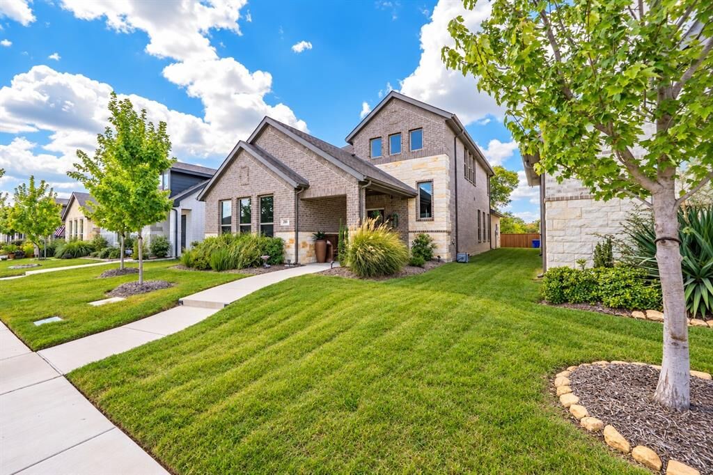 Property Photo:  201 Foreman Drive  TX 76065 