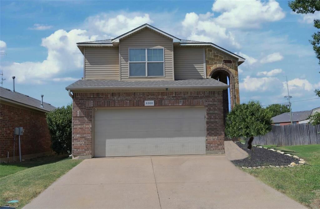 Property Photo: 5300 Britton Ridge Lane TX 76179
