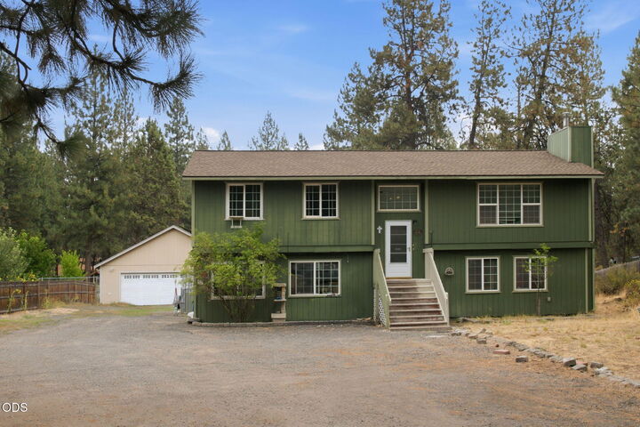 Property Photo:  59976 Hopi Road  OR 97702 