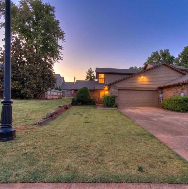 Property Photo:  105 Woodbridge Circle  OK 73012 
