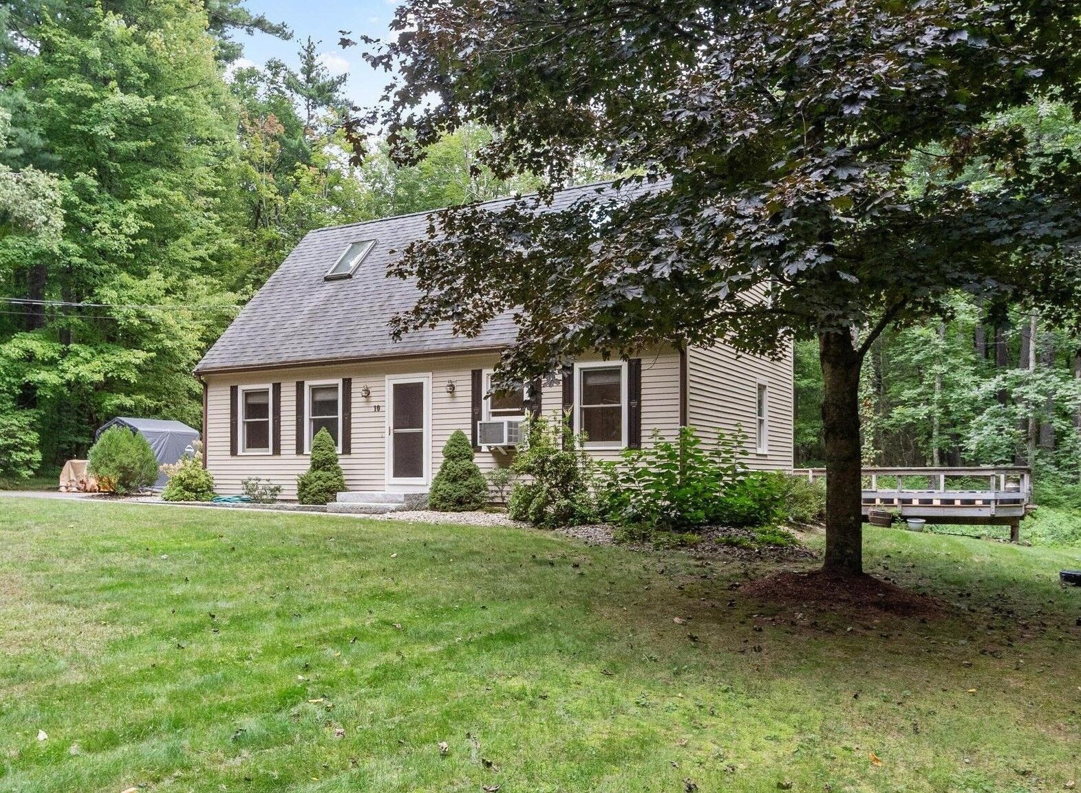 Property Photo:  10 Hog Hill Rd  MA 01463 