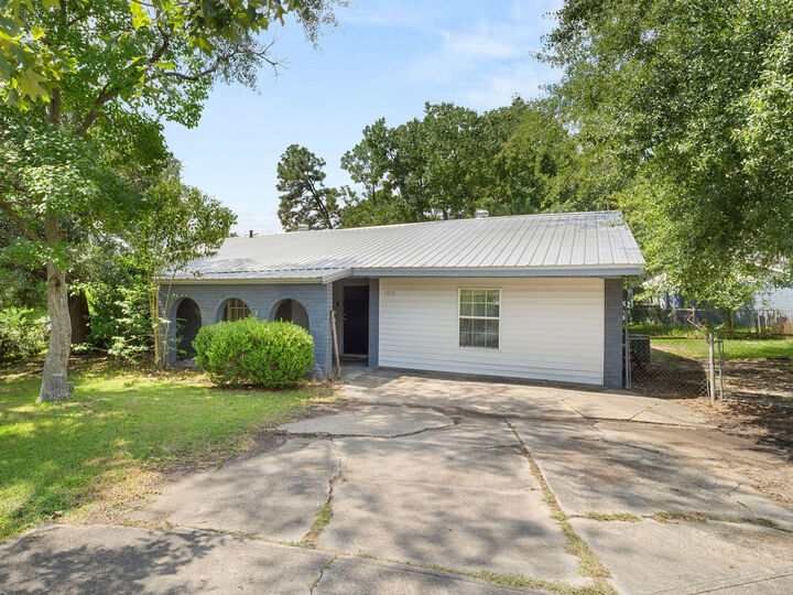 Property Photo: 1036 Anderson LA 71446