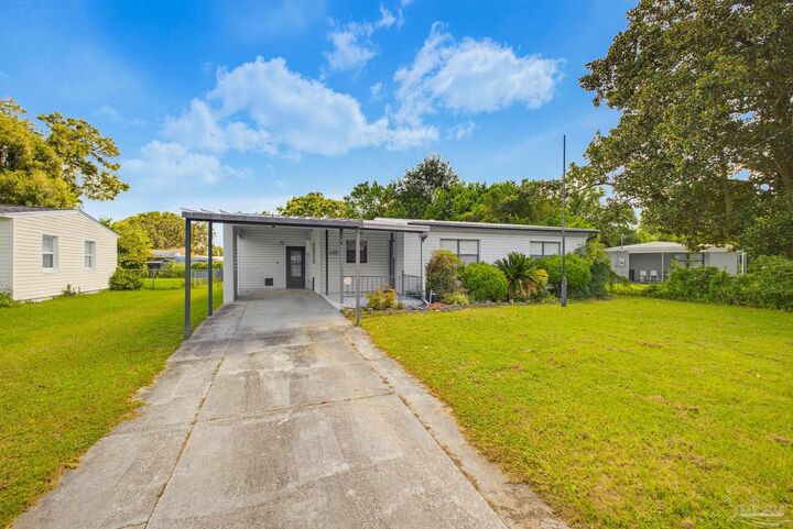 Property Photo: 402 Clairmont Dr FL 32506