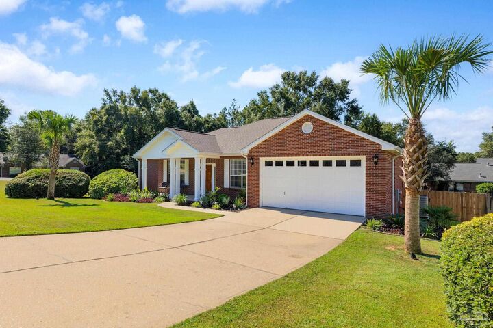 Property Photo:  601 W Lynn Brk  FL 32539 