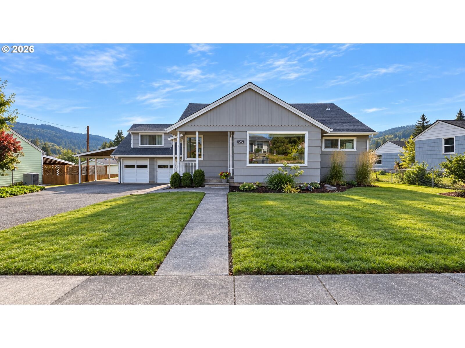 Property Photo:  555 S Nehalem St  OR 97016 