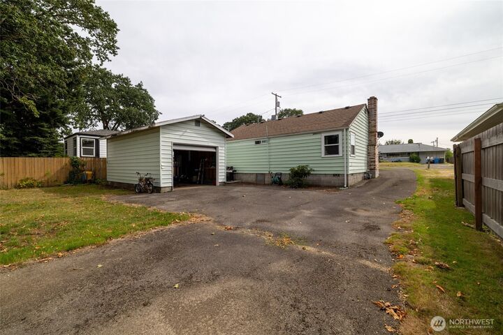 Property Photo:  1424  Kelly Avenue SW  WA 98532 