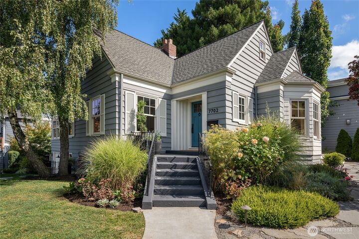 Property Photo:  7702  Sunnyside Avenue N  WA 98103 