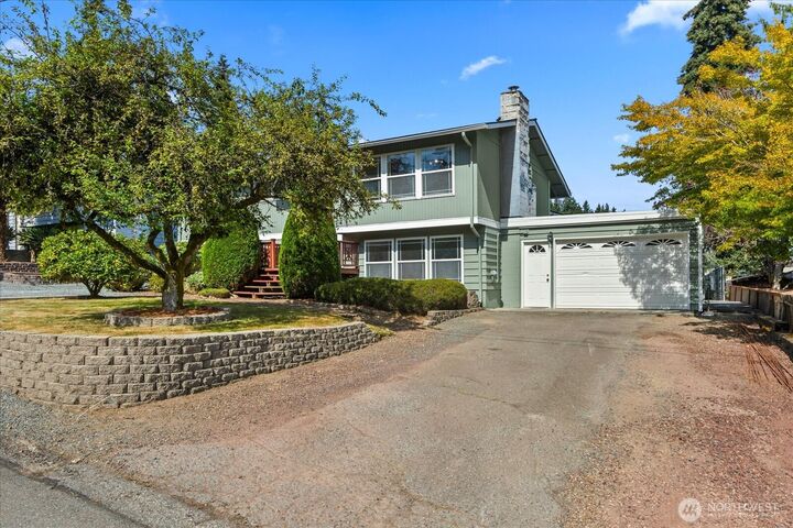 Property Photo:  7819  225th Place SW  WA 98026 