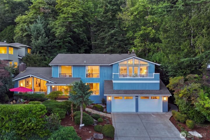 Property Photo:  8337 E Mercer Way  WA 98040 