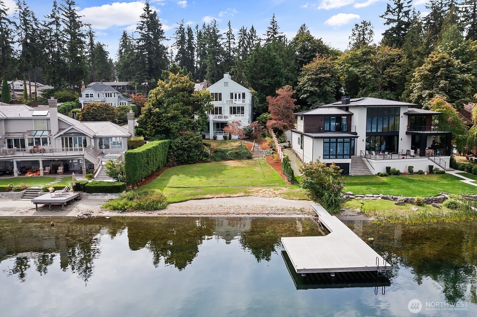 Property Photo:  3402 W Lake Sammamish Parkway NE  WA 98052 