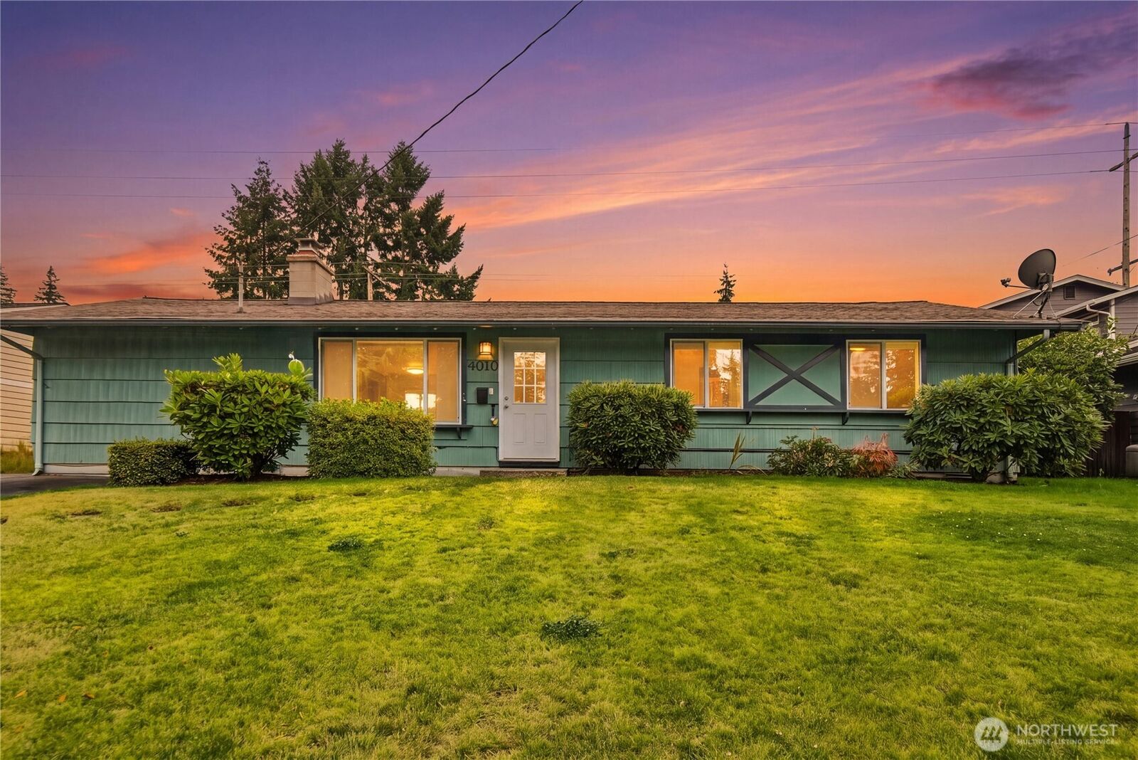 Property Photo:  4010  227th Place SW  WA 98043 