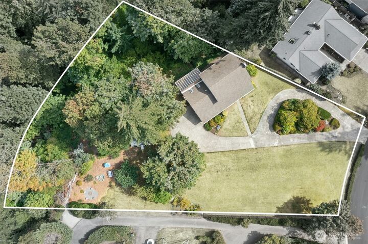Property Photo:  12406 SE 47th Street  WA 98006 