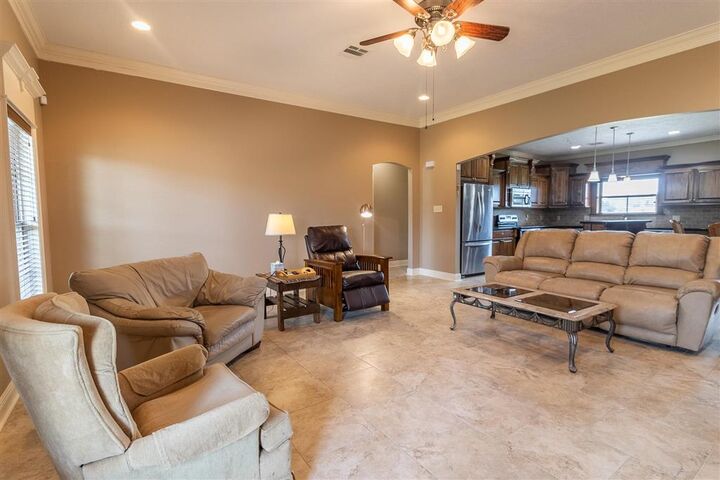 Property Photo: 616 Woodland Street LA 70647