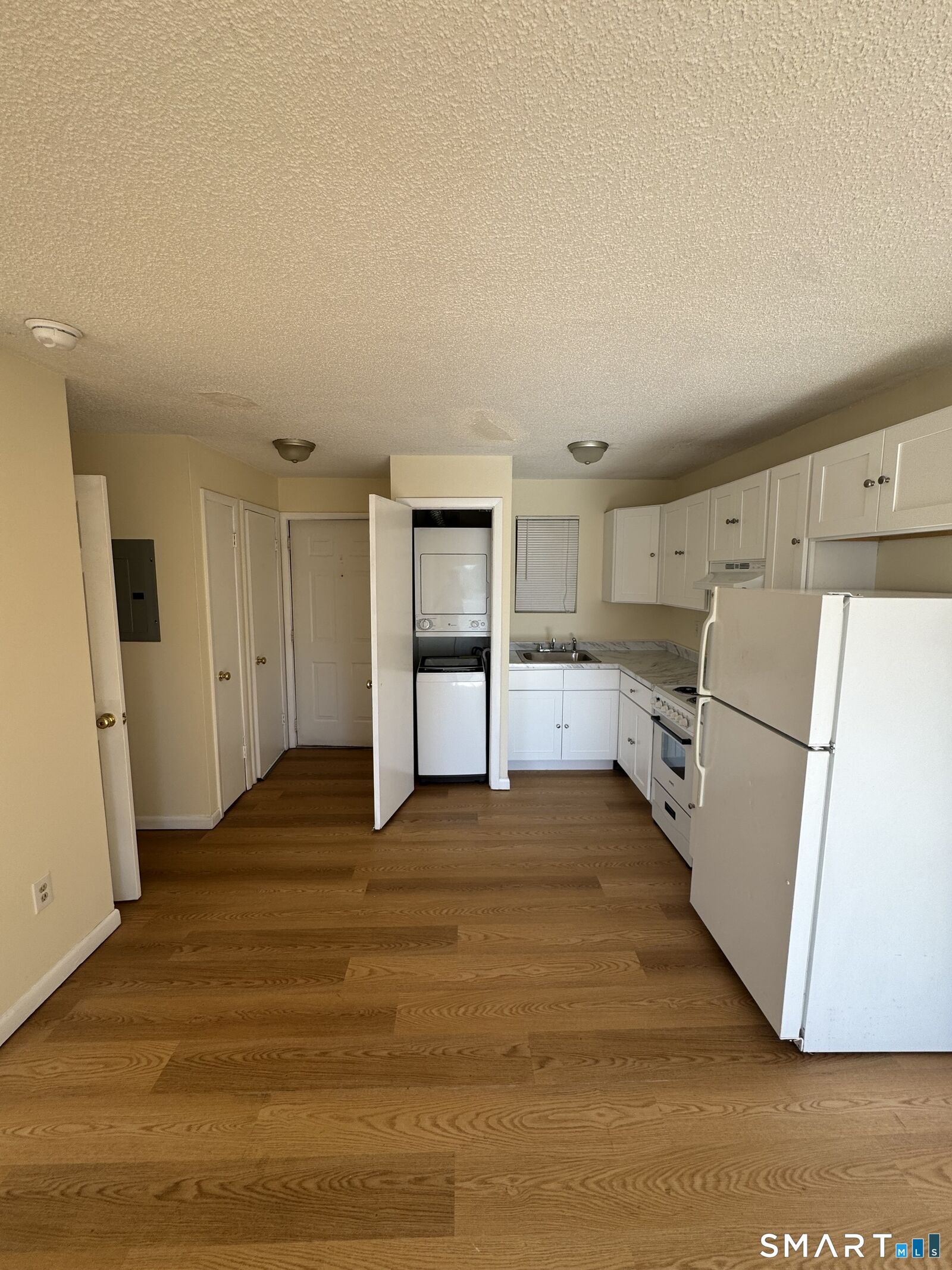 Property Photo: 4 Warwick Street 8 CT 06513