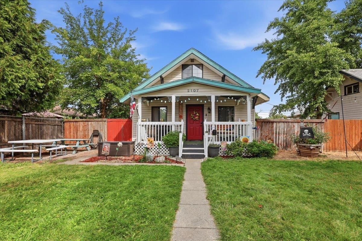 Property Photo: 2107 E Sinto Ave WA 99202