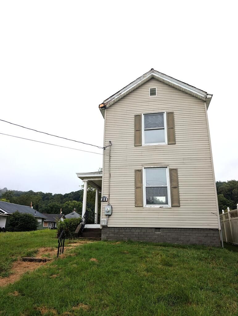 Property Photo:  809 Harding Ave.  OH 45662 