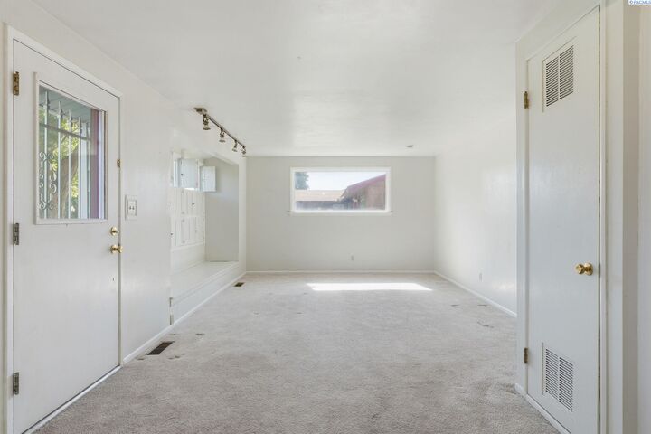 Property Photo:  616 S 2nd Avenue  WA 99344 