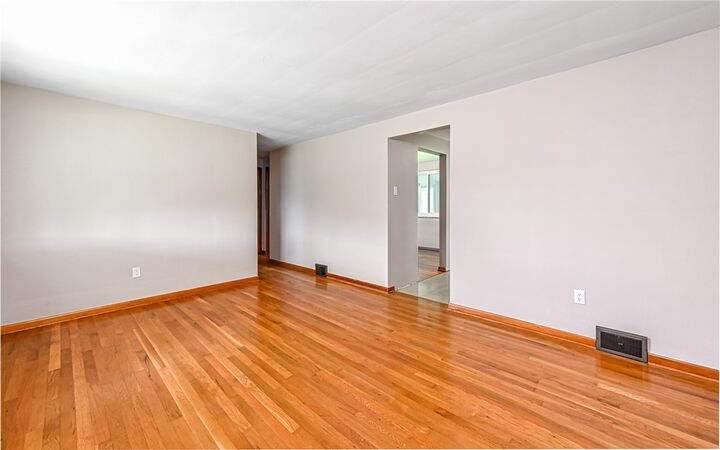 Property Photo:  143 Connie Dr  PA 15214 