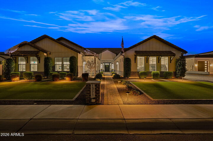 Property Photo:  1371 E Kingbird Place  AZ 85286 
