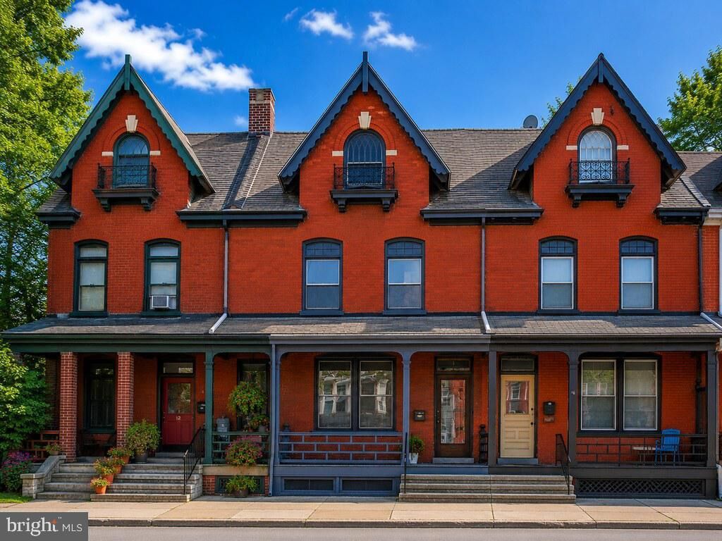 Property Photo:  16 W Liberty Street  PA 17603 