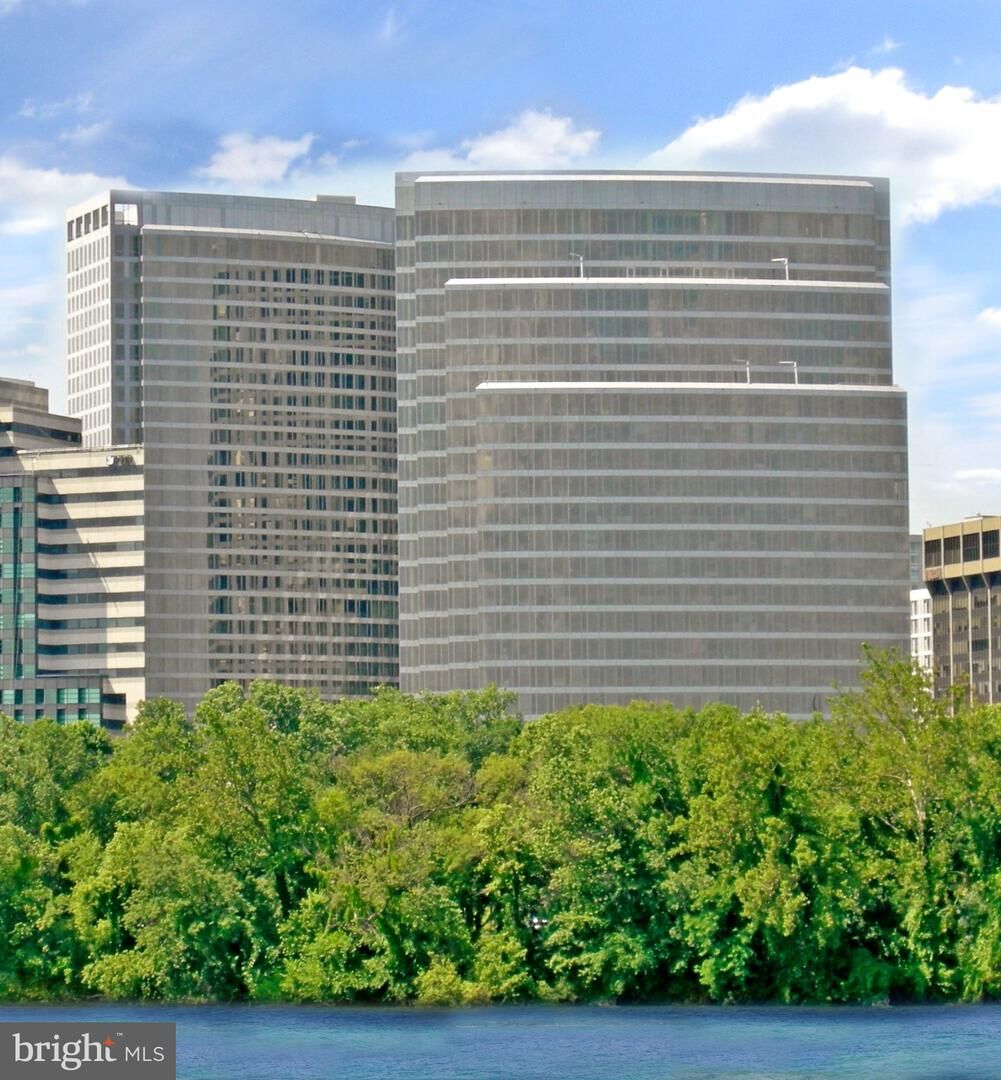 Property Photo: 1111 19th Street N 1503 VA 22209