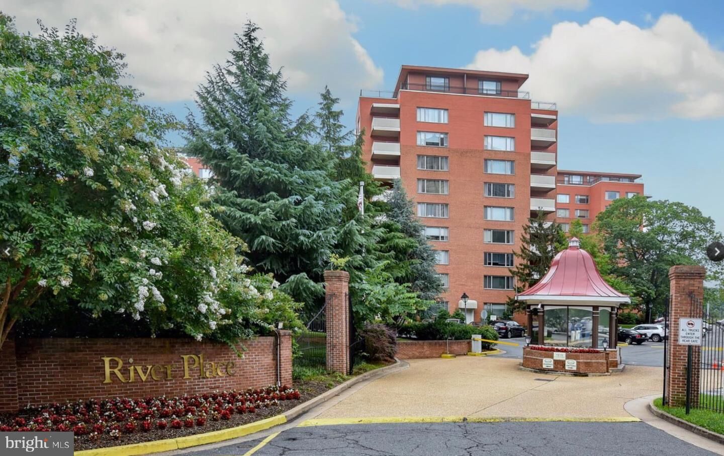 Property Photo:  1121 Arlington Boulevard 520  VA 22209 