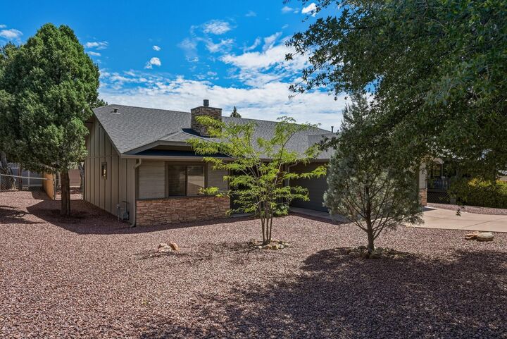 Property Photo: 701 W Sherwood Drive AZ 85541