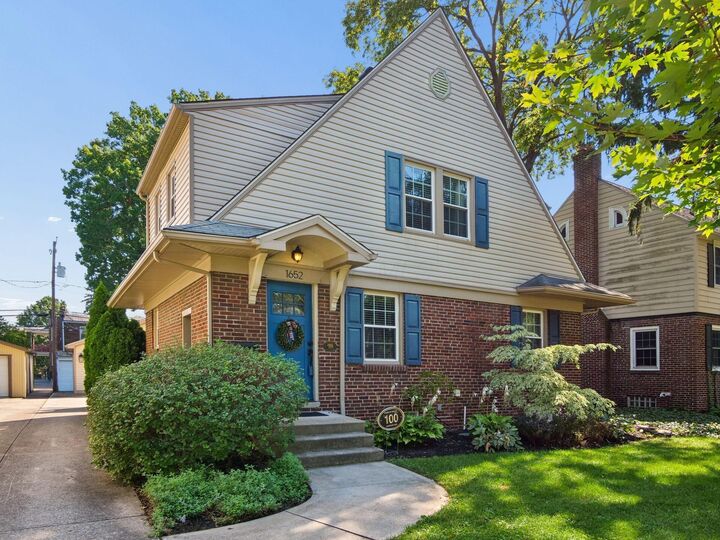 Property Photo:  1652 Andover Road  OH 43212 