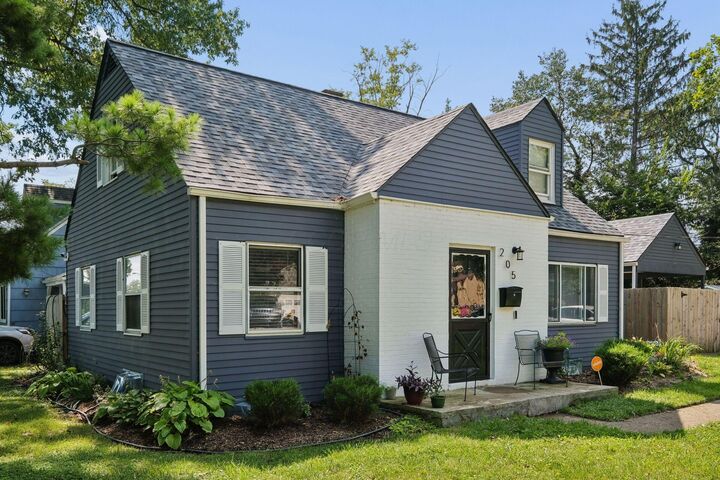Property Photo: 205 S Ashburton Road OH 43213