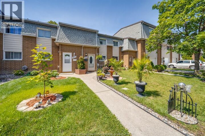 Property Photo: 2629 Vine Court 54 ON N8T 2X4