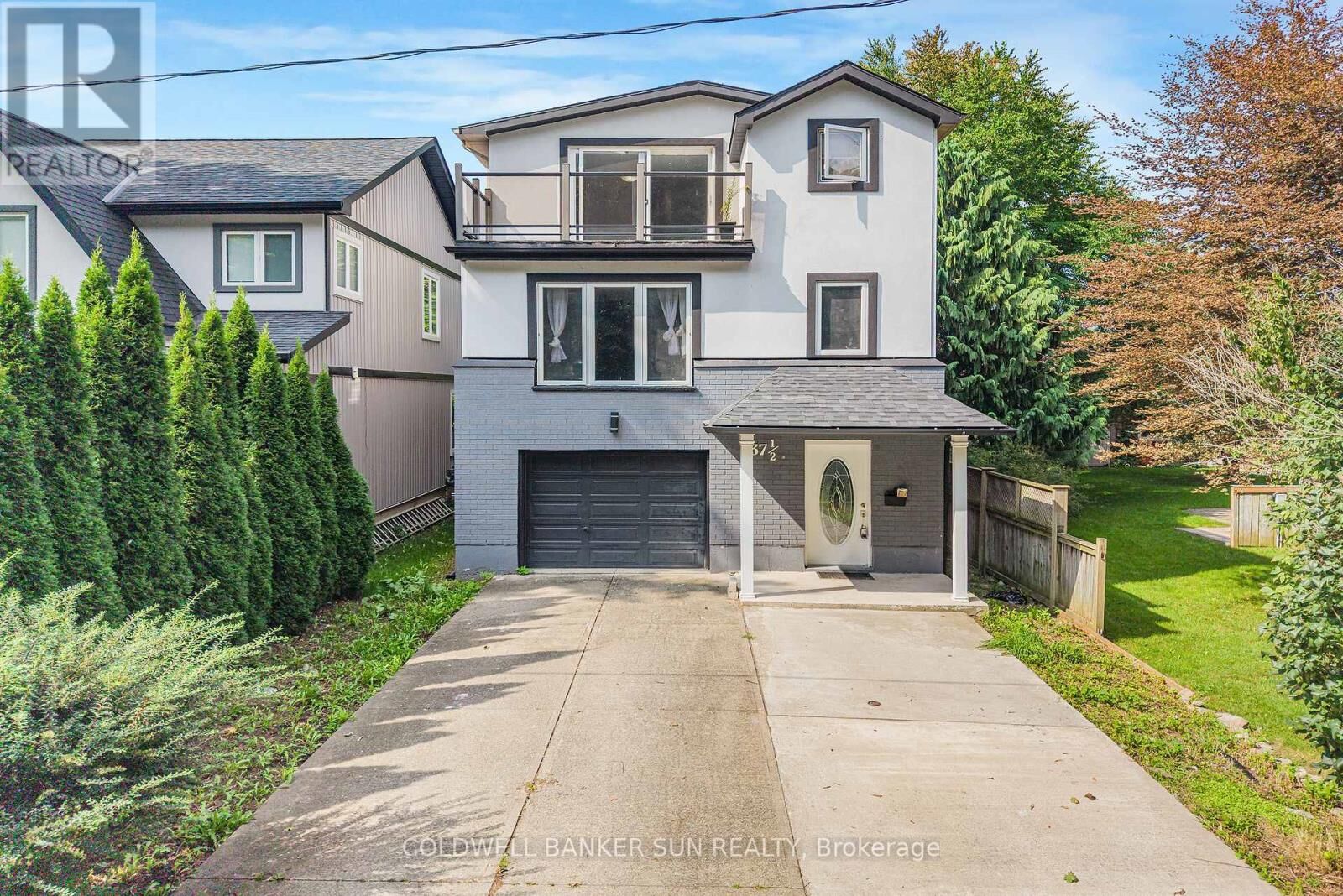 Property Photo: 37 1/2 Cumberland Street ON L2M 1E4