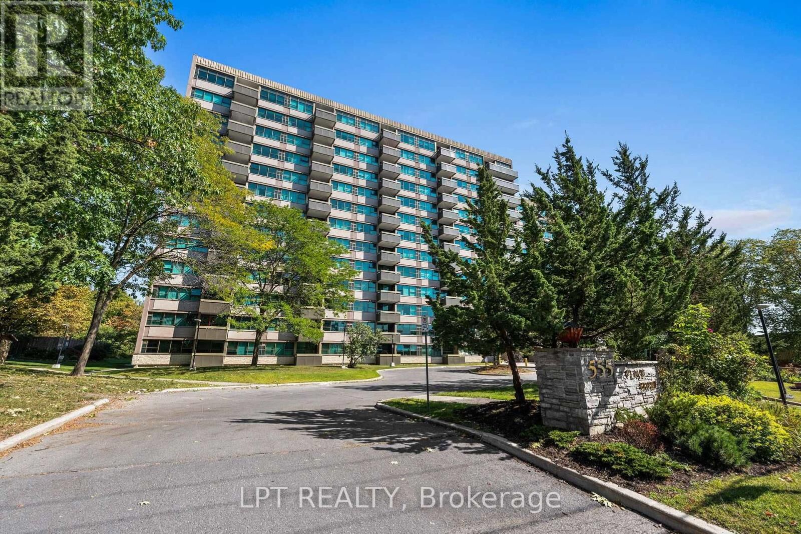 Property Photo:  555 Brittany Drive Ph5  ON K1K 4C5 