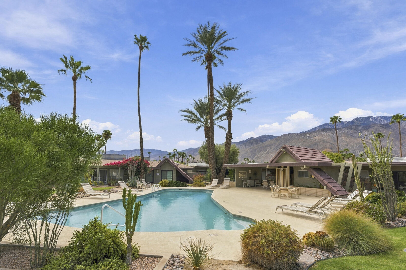Property Photo:  1815 E Tachevah Drive  CA 92262 