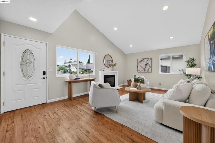 Property Photo: 32536 Lake Barlee Ln CA 94555