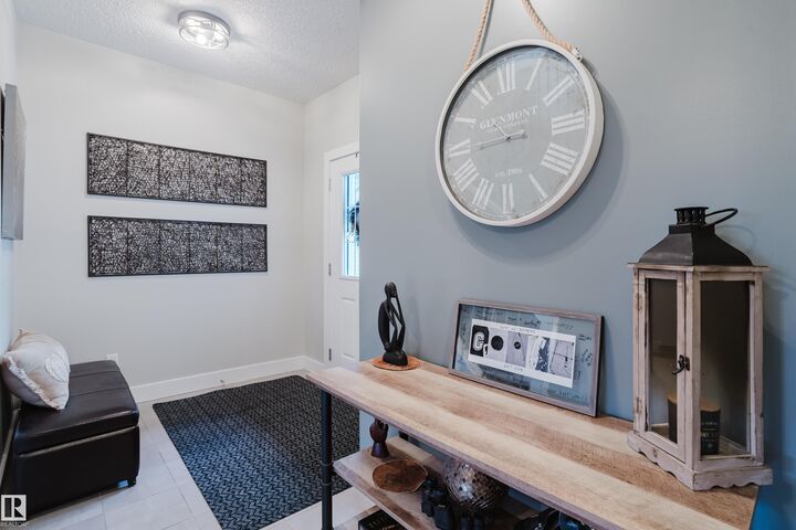 Property Photo:  15820 15 Avenue SW  AB T6W 3E6 