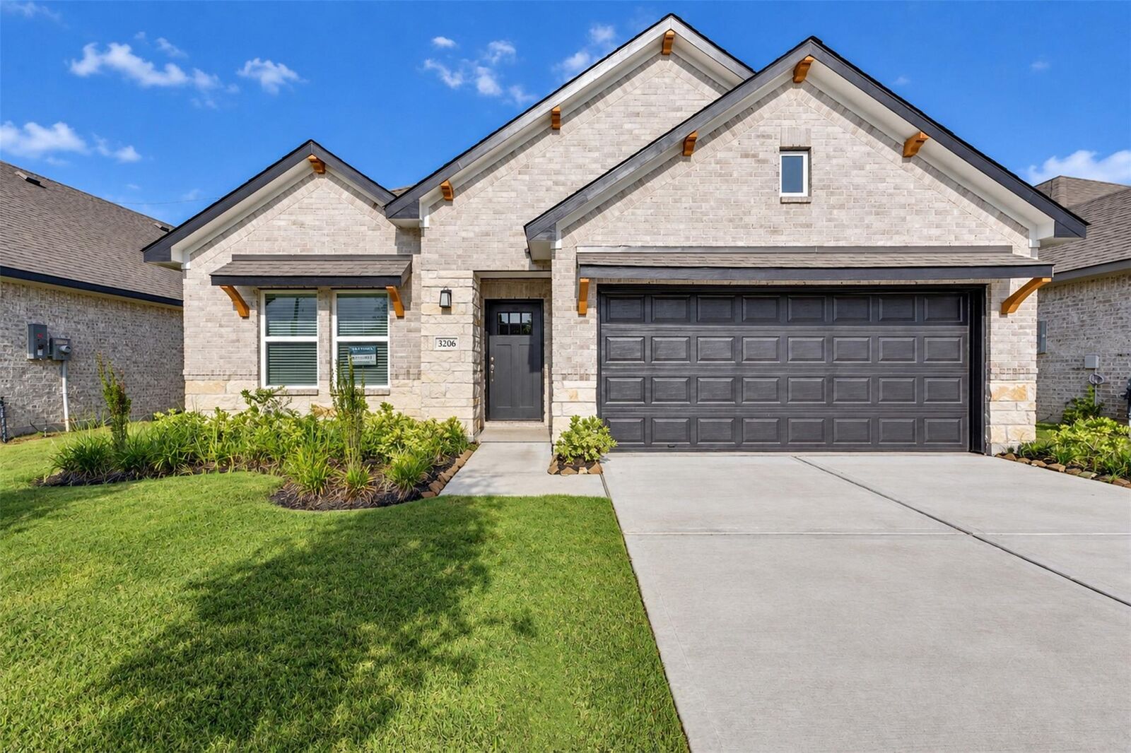 Property Photo: 3206 Emerald Hills Drive TX 77515