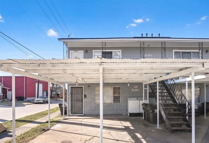 Property Photo: 801 &Amp 803 66th St TX 77011