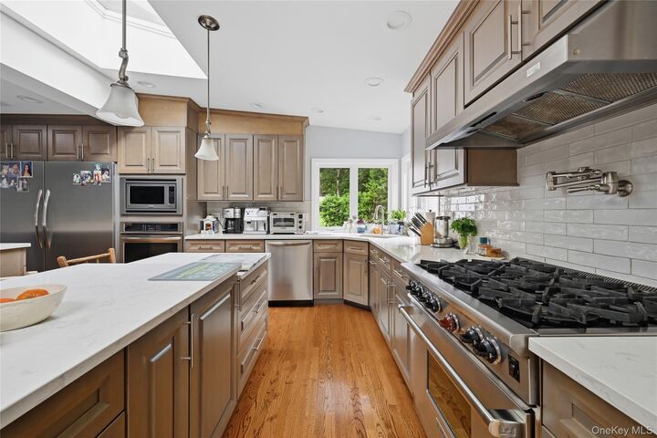 Property Photo:  330 Lakeview Street  NY 10541 