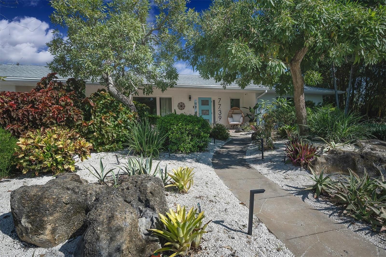 Property Photo:  7739 Westmoreland Drive  FL 34243 