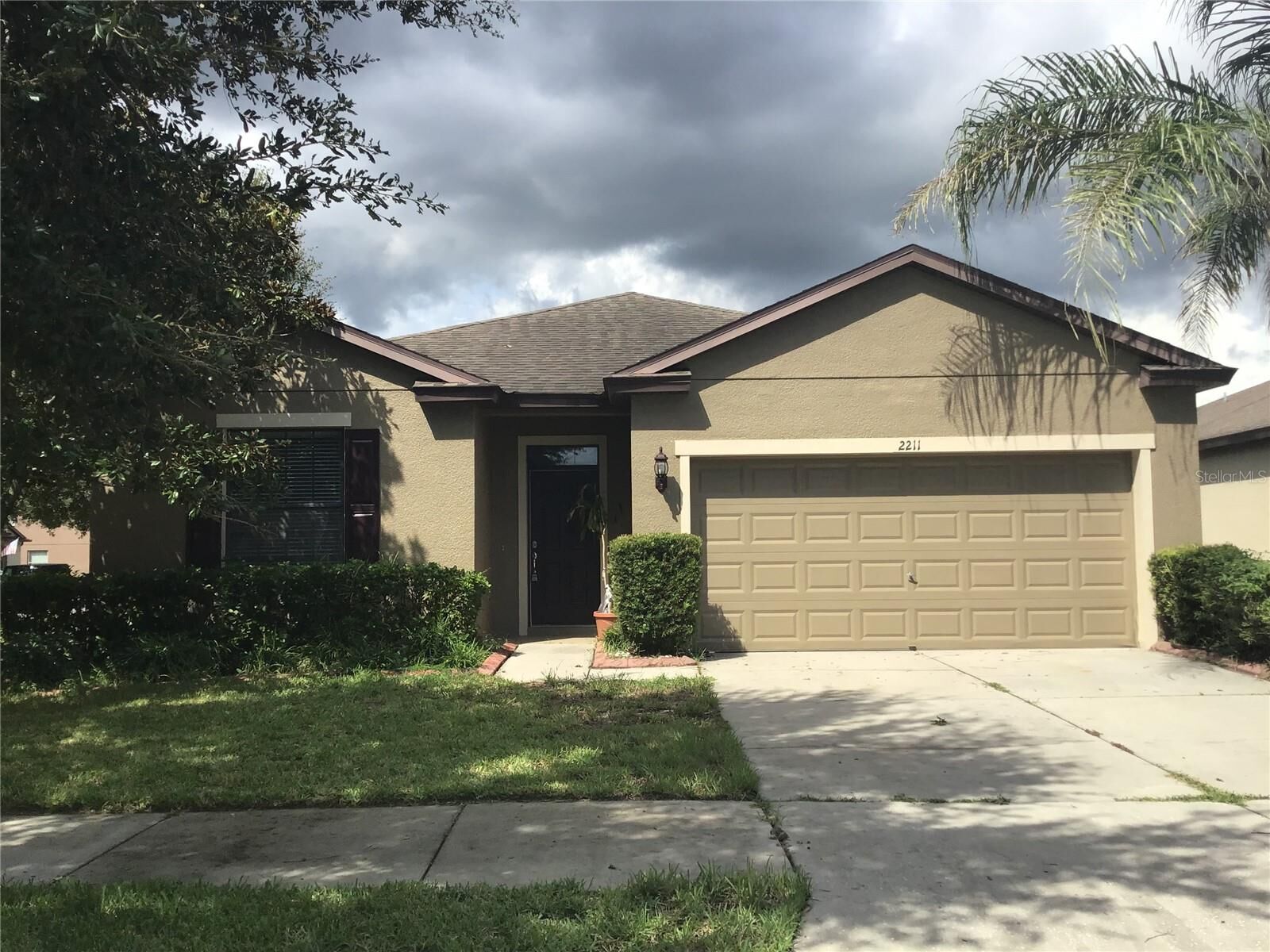 Property Photo:  2211 Landside Drive  FL 33594 