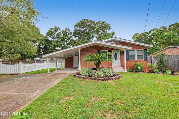 Property Photo: 809 Canal Street MS 39567
