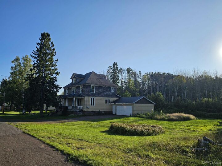 Property Photo: 36 7th Street MI 49963