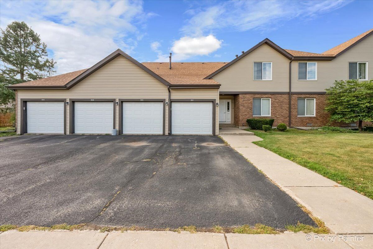 Property Photo: 1511 Longwood Drive 1511 IL 60178