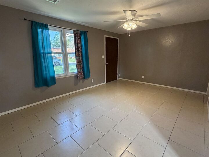 Property Photo:  320 W Gary Ave  OK 74601 