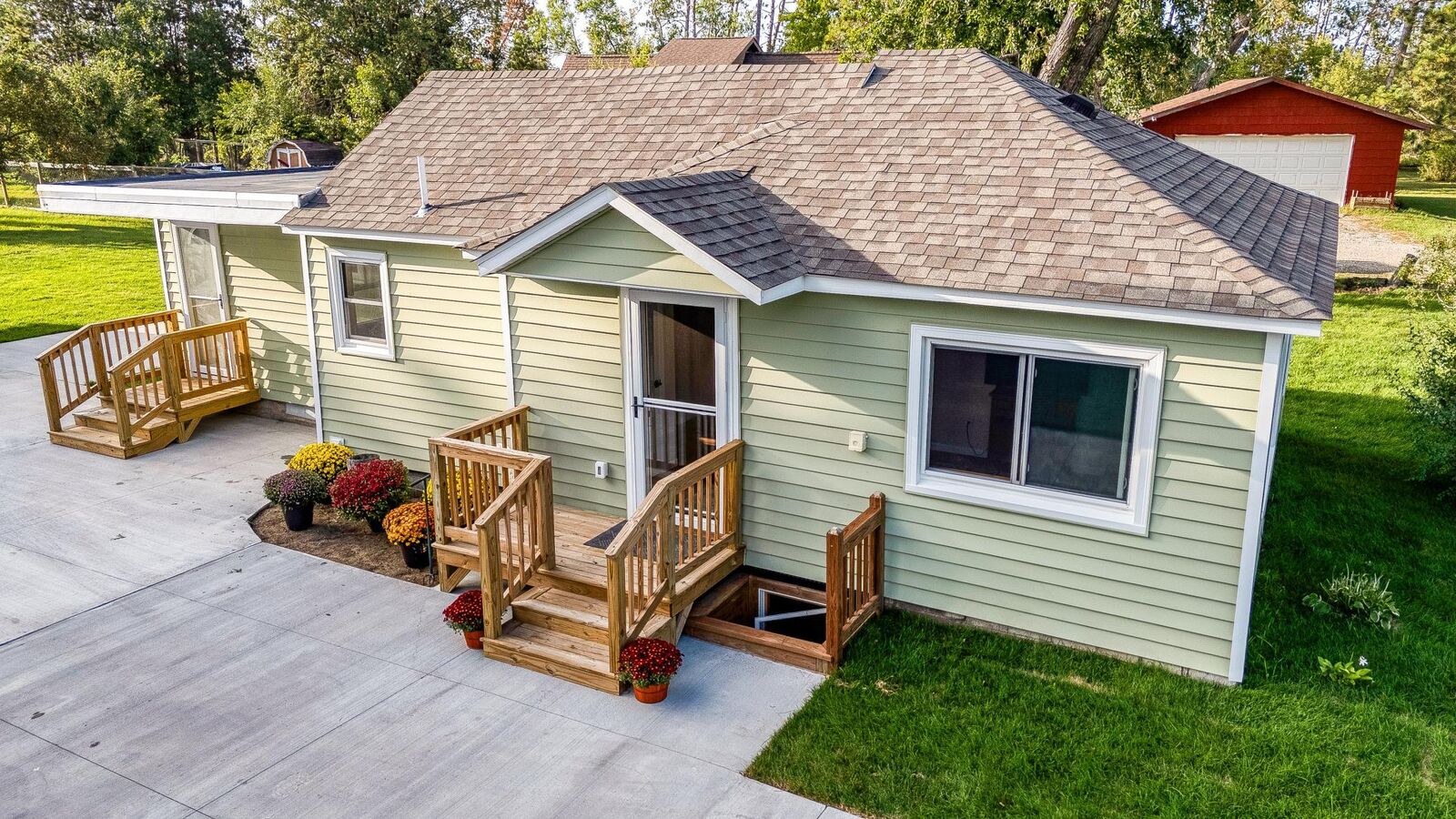 Property Photo:  2011 Norton Avenue NW  MN 56601 