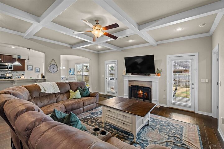 Property Photo:  402 W Laurel Avenue  AR 72758 