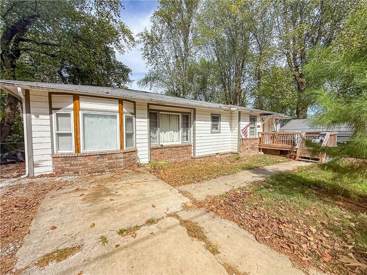 Property Photo:  1003 W Newman Avenue  AR 72601 