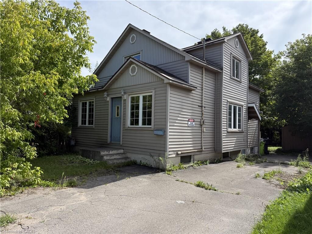 Property Photo: 651 Wallace Terrace ON P6C 1M1